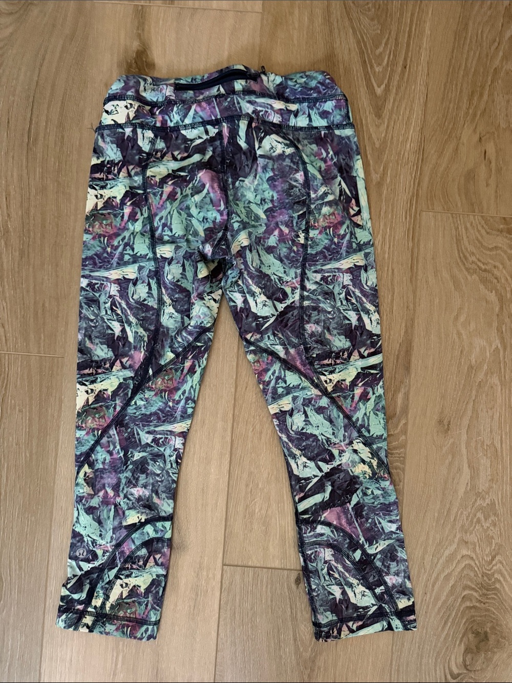 lululemon athletica Women's Abstract Purple & Teal Capri Leggings Size 6